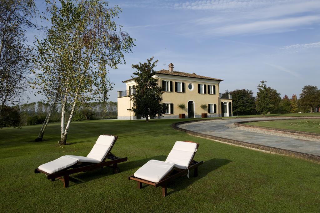 Relais 23 Hotel & Ristorante Castelnuovo Belbo ภายนอก รูปภาพ