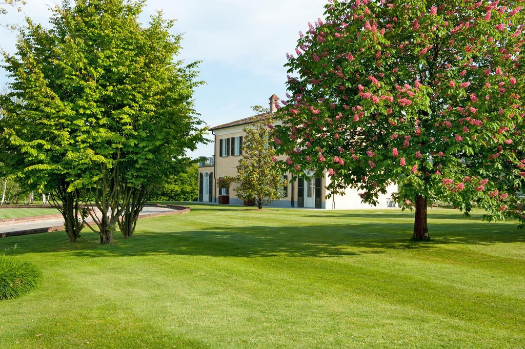 Relais 23 Hotel & Ristorante Castelnuovo Belbo ภายนอก รูปภาพ
