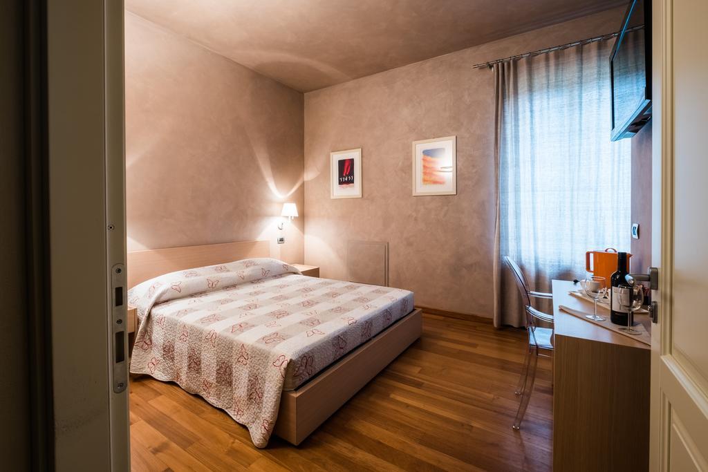 Relais 23 Hotel & Ristorante Castelnuovo Belbo ภายนอก รูปภาพ