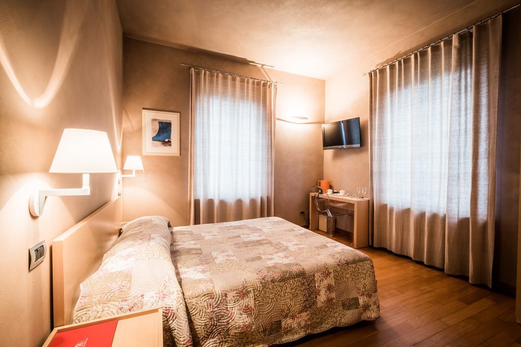Relais 23 Hotel & Ristorante Castelnuovo Belbo ภายนอก รูปภาพ
