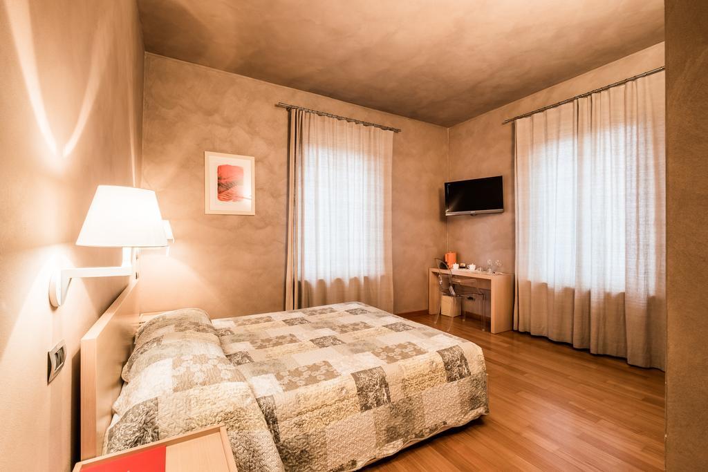 Relais 23 Hotel & Ristorante Castelnuovo Belbo ภายนอก รูปภาพ