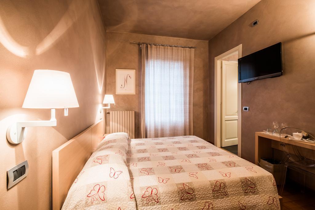 Relais 23 Hotel & Ristorante Castelnuovo Belbo ภายนอก รูปภาพ