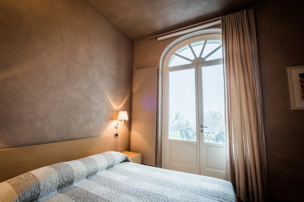 Relais 23 Hotel & Ristorante Castelnuovo Belbo ภายนอก รูปภาพ
