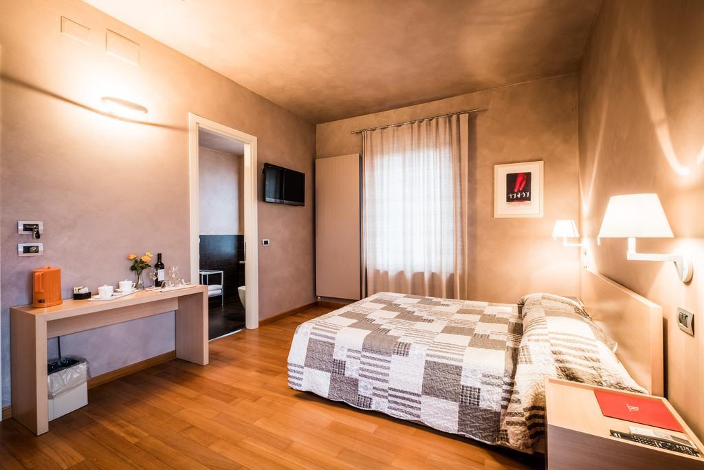 Relais 23 Hotel & Ristorante Castelnuovo Belbo ภายนอก รูปภาพ