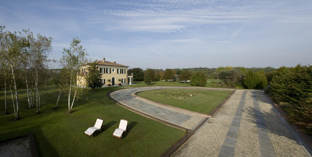 Relais 23 Hotel & Ristorante Castelnuovo Belbo ภายนอก รูปภาพ