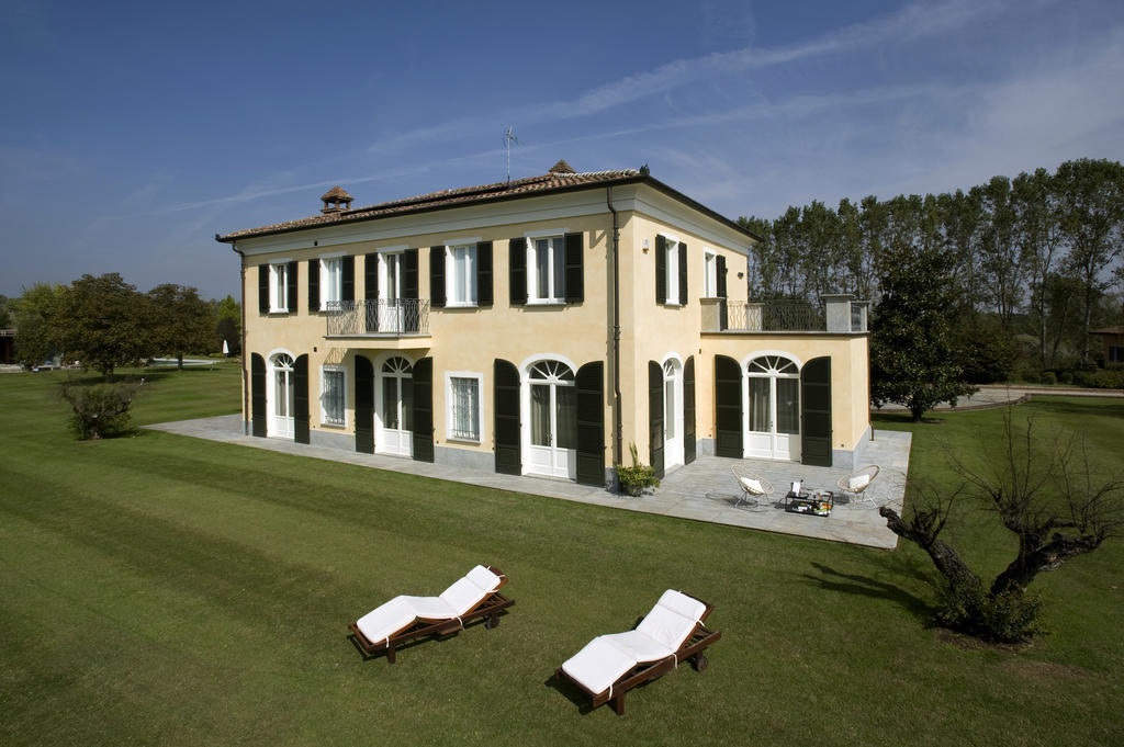 Relais 23 Hotel & Ristorante Castelnuovo Belbo ภายนอก รูปภาพ
