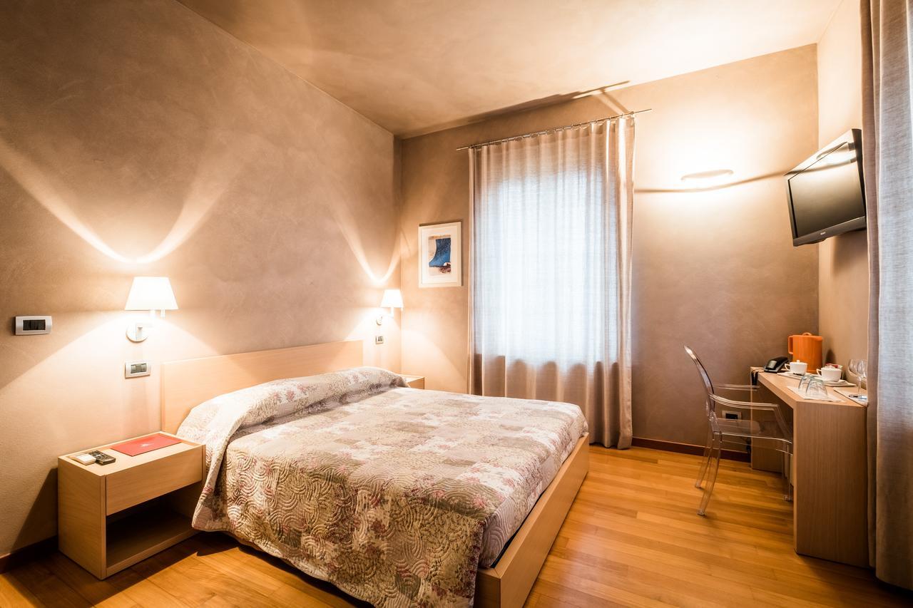 Relais 23 Hotel & Ristorante Castelnuovo Belbo ภายนอก รูปภาพ