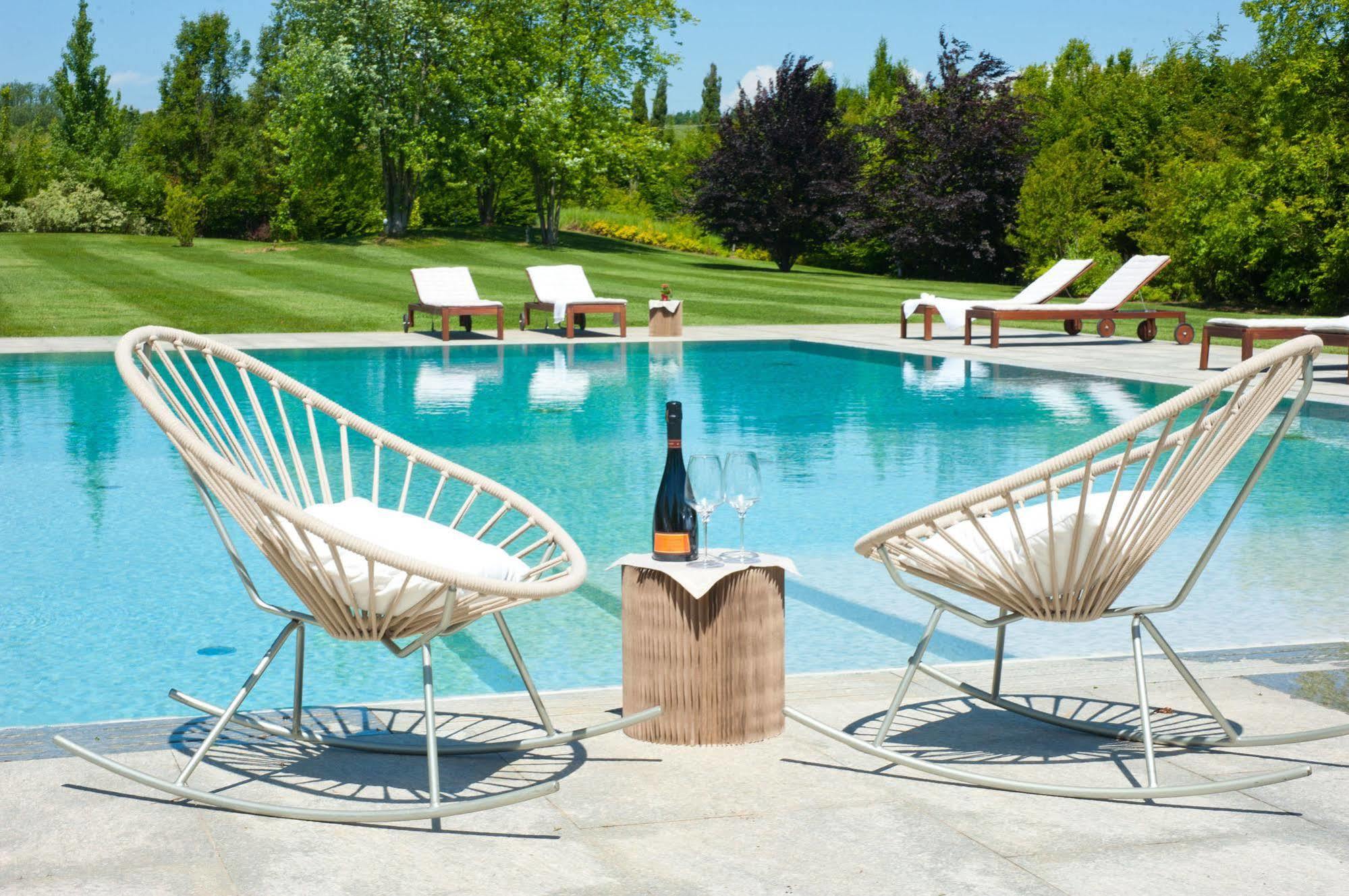 Relais 23 Hotel & Ristorante Castelnuovo Belbo ภายนอก รูปภาพ